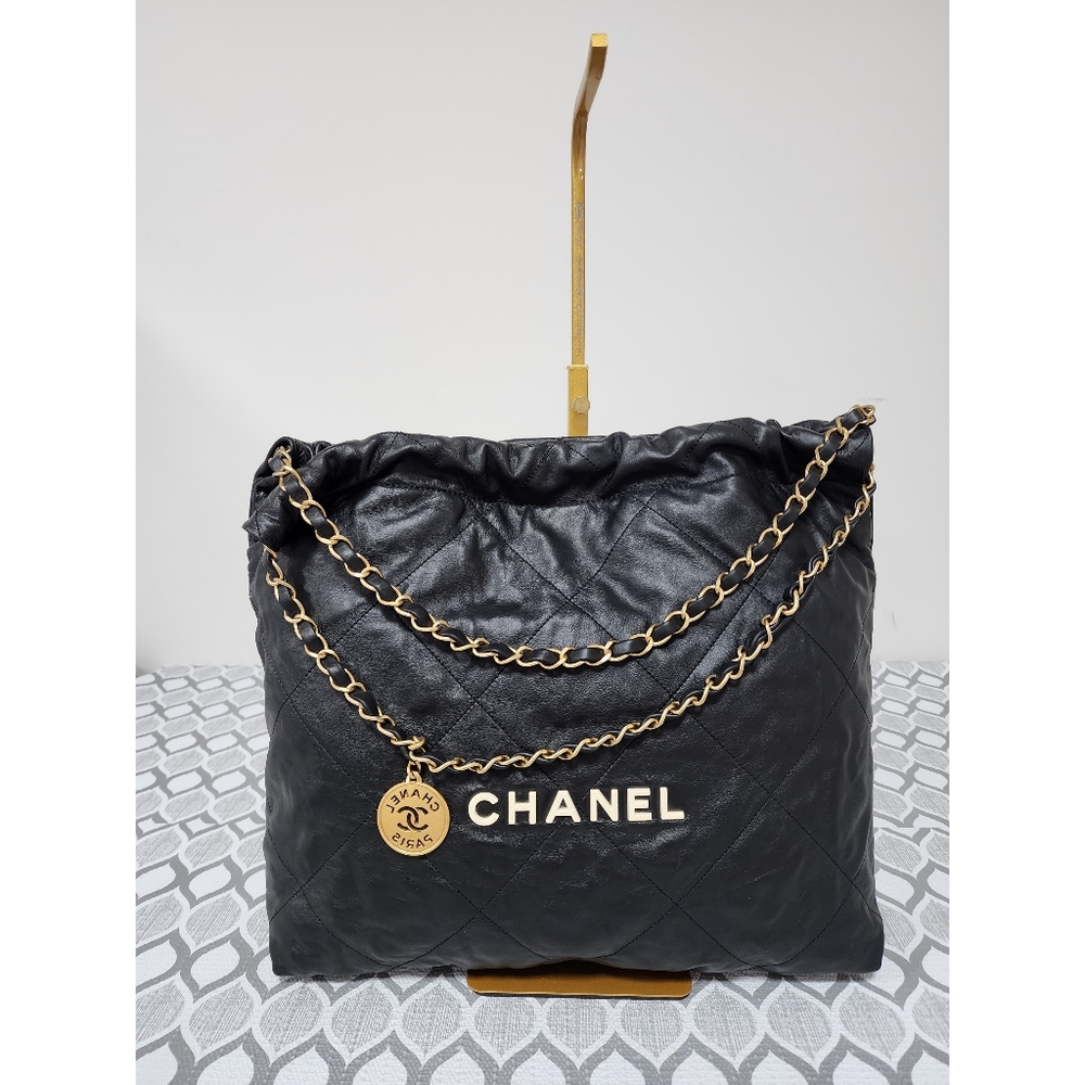 CHANEL Quilted Shiny Calfskin Leather 22 Hobo Bag Black - Picture 8 of 15
